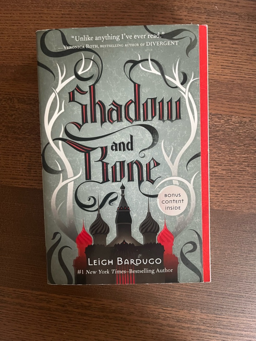 Book | Shadow and Bone By Leigh Bardugo Original Cover Paperback